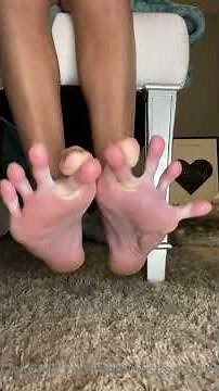 Craziest toes crossing - Fabulous Toe Spread