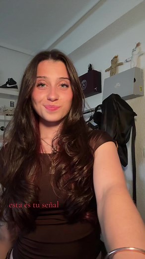 Chica Rubia con su Dragón: ¡Esta es tu señal!