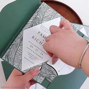 Step into the Roaring ’20s with Our Green Art Deco Wedding Invitations! ✨💚 Find more👉https://reurl.cc/4L3xnV #weddinginvitation #weddinginvitations #lasercutinvitations #lasercutinvites #weddingstationary #BotanicalWedding #RusticWedding #GreenWedding | ElegantWeddingInvites