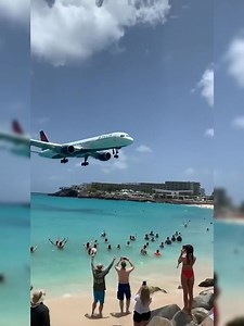 🛫 L’aéroport Princess Juliana situé à Saint-Martin est célèbre non seulement pour ses plages paradisiaques, mais surtout pour l’expérience unique qu’il offre aux amateurs d’avions : | Actualité Maritime