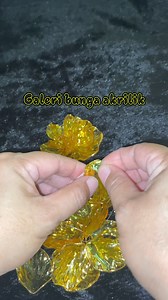 2K views · 55 reactions | Hai bunda bunda semua masi dengan kita digaleri bunga akrilik dan kali ini dengan tutorial simpel bunga mawar akrilik dengan bahan: -kerang besar orens transparan -tali senar Slamat mencoba dan sukses #vod #kerajinantangan #craft #tutorial #bungaakrilik #bungahias #akrilik #handycraft #handmade #manik #galeribungaakrilik | Galeri Bunga Akrilik | Facebook