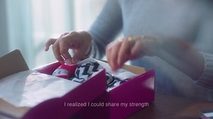 We LOVE a woman who shares her strength with other women. “I realized I was worth fighting for.” – Kara Skaflestad, breast cancer survivor and founder of Fighting Pretty. Explore our Love by Gapbody collection: https://bit.ly/2txEeGP | Gap