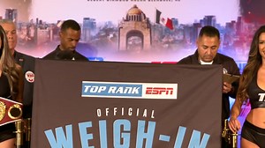 WATCH: Emmanuel Navarrete had to strip naked to make the exact 130 lbs limit for the defence of his WBO junior lightweight belt in Glendale, Arizona Saturday night against countryman, Oscar Valdez who came in at 129.8 lbs, just within #NavarreteValdez #Boxing #TopRank Video: Top Rank Boxing | Dornu's Corner