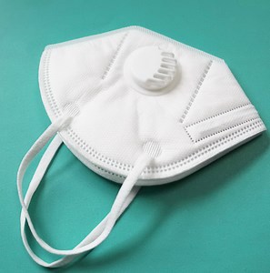[Hot Item] Kn95 Masks with Earloops /White Colour Face Mask Disposable Non Woven Melt Blown Cloth Bfe 95%