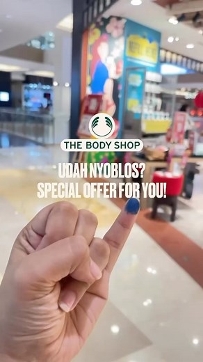 The Body Shop sale up to 50% off buat kamu yang udah nyoblos! 👀 Yuk tunjukkin jari biru kamu ke store The Body Shop terdekat! Cuma satu hari aja lho! Jangan sampe ketinggalan ya! #TheBodyShopIndo #royalplazasurabaya #iloveroza #everythinginside | Royal Plaza Surabaya