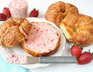 Our Strawberry Butter recipe is simple & so delightful~ https://goo.gl/pI1ZQE | Butter with a Side of Bread