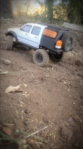 C24 & C64 sliding on the track #rccrawler #wplrc