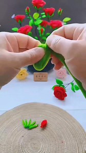 125K views · 2.7K reactions | Kawat bulu mercy juga ready gaaes.... Polos 18.000/100 btg, 10.000/50 btg dan 5.000/25 btg Glitter 16.000/50 btgdan 10.000/25 btg Pjg-/+ 30 cm Atau pesan via wa.me/6282135971721 Atau 081211212566 #inspirasi #pipecleanerflowerstutorial #tutorial #handmade #diy #diycraft #kerajinantangan #jualkawatbulumercy #pipecleaners #chenille #fuzzywire | Lilik Rusmiati | Facebook