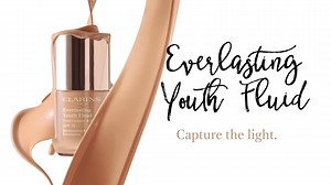 A concentrate of youth, bottled up in a fluid to give you that revitalized, sublime look. 💛 ✨ Conceals age spots and imperfections ✨ Luminous color ✨ A radiant even complexion that glows all day long ✨ Your skin is firmer, smoother, more luminous #CaptureTheLight #NewAtClarins #ClarinsMY #EverlastingYouthFluid #Foundation | Clarins