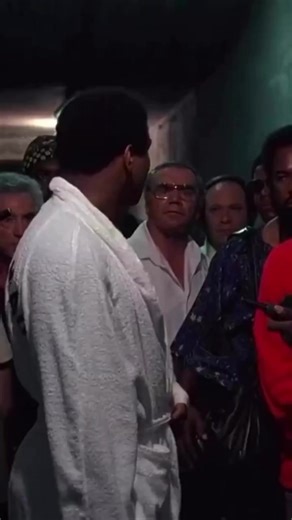 Cassius Marcellus Clay, Jr previo a su pelea en “Rumble in the Jungle” en contra de invicto George Foreman en el año de 1974 en Zaire. | Club MMA Latino