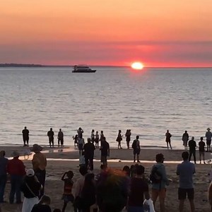26K views · 1.2K reactions | Reporting from Mindil Beach Sunset Market, where the main show has already begun... Video: Darwin Harbour Cruises | Northern Territory – Australia | Facebook