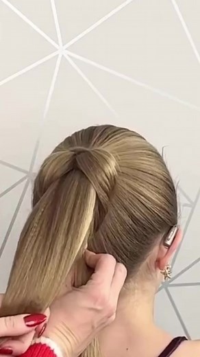 How to Create a Festive Christmas Hair Bow Tutorial