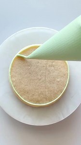 Happy Friday! ✨ 🦁 Safari baby shower up next 🤍 .......#safaricookies #babyshowercookies #lioncookies #cookiedecorating #satisfying #oddlysatisfying #royalicing #animalcookies #sugarcookies #cookievideo | Frosted Art by Hannah