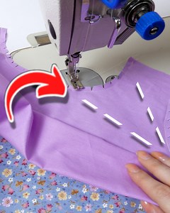 Sewing trick to sew a neckline with no visible seams | MomCut - Deutschland