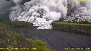22 reactions · 30 shares | PYROCLASTIC SURGE FROM MOUNT SEMERU WATCH: Video captured by a CCTV camera at 7x speed shows pyroclastic density currents, which consists of hot ash, gases, volcanic rocks and other materials, rushing downstream from Mount Semeru in East Java province, #Indonesia following an explosive eruption Wednesday evening, 19 November. | : CCTV Semeru HorizonTrack 19 November 2024 | HorizonTrack | Facebook