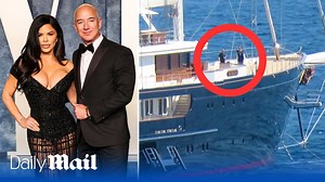 Jeff Bezos kisses girlfriend Lauren Sanchez aboard £500M 'super yacht' - The Global Herald