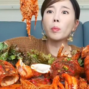 122K views · 5.3K reactions | [Mukbang ASMR] Giant Squid 撚 & Crunchy Enoki Mushrooms | Seafood Boil Eating Show #Mukbang #ASMR #GiantSquid #EnokiMushrooms #SeafoodBoil #EatingShow #Foodie #SeafoodLover #EpicMeal #RealMukbang | Munch Bite Asmr | Facebook
