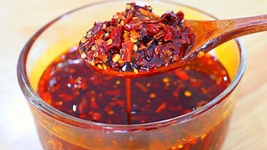19K views · 888 reactions | Chiil Oil with Crispy Bits Written Recipe: https://cicili.tv/chinese-crispy-chili-oil-recipe | CiCi Li | Facebook