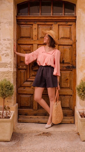 Estelle 👗 Créatrice de patrons de couture on Instagram: "GIMI & BUDELLI 🔥 La dernière petite surprise que je vous réserve avant la mise en ligne des patrons demain samedi 2/04 à 9h30 🤩 Clairement, j’adore porter ces deux pièces ensemble, et même s’il neige dehors à l’heure où je vous écris, c’est l’été dans ma tête 🤩 . Plusieurs versions apparaissent sur la vidéo : 1- Mon faux combi-short puisqu’il s’agit de la blouse GIMI associée au short BUDELLI, cousus dans le même tissu Lucie @atelierbr