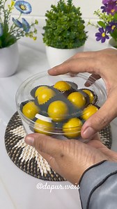 Satu resep jadi 3 jenis kue kering enak selalu jadi favorit #kuekering #kuelebaran #kuekeringlebaran #resepkue #nastar #bolabolacoklat #thumprintcookies #resepmudah #resepsimple | Siska Desiyanti