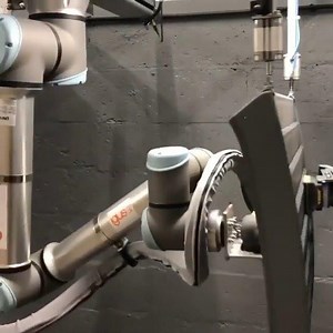 3.5K views · 11 reactions | Iată cum arată șlefuirea atunci când este pusă în practică de gemenii UR10e. | Universal Robots | Facebook