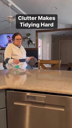 Clutter makes tidying hard #clutter #mess #home #cleaning #tips #clean | Organized Chaos