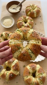 435K views · 3.4K reactions | How to make the viral cream cheese stuffed garlic bagels at home 說 inspired by Calic Bagel in LA! You can always customize this recipe and add things like cheddar cheese or jalapeños, whatever you fancy 癩 full recipe on the blog as always - link in bio! #recipe #bagels #easyrecipe #breakfast #brunch #baking #cooking #food #foodie #la #viral #foodblog #foodstagram #yummy #eeeeeats #instafood | MoribyanKitchen | Facebook