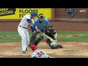 MIA@NYM: Loney's groundout brings in Walker