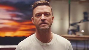 Justin Timberlake Did L-Sit Ring Chin-Ups With A Weighted Vest And A Medicine Ball, And It’s Exhausting And Impressive At The Same Time