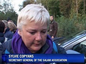 French riot police raid Calais migrant 'jungle'