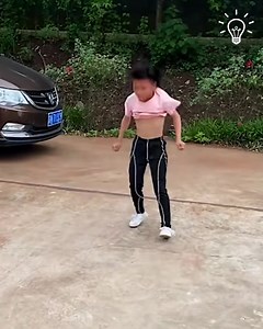 Female acrobats show some of the most impressive stunts! | Zenith