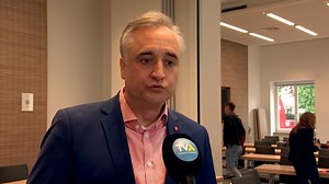 Nach unruhigen Wochen hat die Regensburger SPD am Sonntagvormittag ihren Kandidaten für die Kommunalwahl 2026 bestimmt: Thomas Burger erhielt bei der Abstimmung der Delegierten die Mehrheit der Stimmen und tritt damit offiziell als Oberbürgermeisterkandidat an. | TVA - Fernsehen für Ostbayern