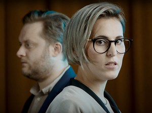 Mine & Fatoni zeigen im neuen Video zu "Romcom" wie kaputt Beziehungen sein können