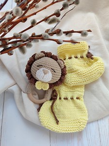 Crochet Newborn Booties and Lion Toy Gift Set - Etsy