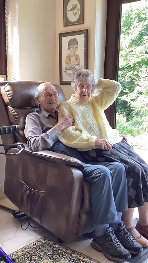 Beautiful old couple. | BEBE NLO TV