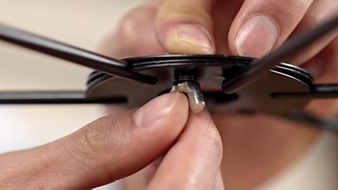 BBTO 61'' H Potato Chip Rack Display Stand Chip Strip Rack Potato Chips Display with 72 Clips for Store Supplies Candy Merchandise Stand Snack Black