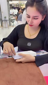 1.9M views · 33K reactions | Unboxing #17ProMax 李 ម៉ូយប្រចាំ អោយតែសារីថ្មីចេញគឺមកប្តូរហើយ អរគុណចេចេស្អាត 殺﫶 | AppleGold II | Facebook