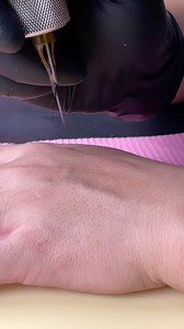 145K views · 83K reactions | Dale clic a @trucos.rapidos.tatuaje  para unirte a la mejor comunidad de tatuadores ❤️ @trucos.rapidos.tatuaje 朗 . #Tattoo #lines #colors #different #passion #figure #drawing #skin #arms #waist #legs #young #life #tatuaje #tinta #íneas #rubia #pasión #figura #dibujo #piel | Trucos rapidos tatuaje | Facebook