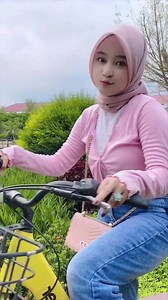 5.8K views · 315 reactions | Main sepeda seru beuddd | Putri Maharani | Facebook