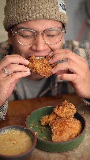 Spicy Chicken Joy with GravyIngredients- 4 chicken thighs- 4 chicken drumsticksBrine- 6 cloves garlic(smashed)- 2 cups warm water- 1 tbsp salt- 1 tbsp black peppercorns- 1 tbsp msg- 2 bay leaves- 1/4 cup white vinegarWet Mix- 1.5 cups milk- 1 eggDry Mix- 1.5 cups all-purpose flour- 1.5 cups cornstarch- 1.5 tsp salt- 3 tbsp garlic powder- 2 tbsp onion powder- 1 tsp 5 spice powder- 2 tsp cayenne- 1 tsp msgGravy- 3 tbsp dry mix- 3 tbsp butter- 2.5 cups chicken stock- 1/4 cup heavy cream- 2 tbsp soy