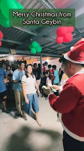 28K views · 485 reactions | tuloy tuloy lang ang pamimigay ng aginaldo hanggang sa mga kapamilya ni Elma. 殺 part 2 #SerGeybin #Elma #Allen #Kelzy #Kalo #Mamabeth #Sky #capinpinbrothers | Beth Campinpin Updates | Facebook