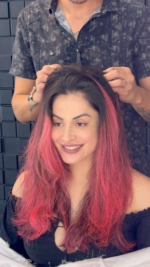 2.2K views · 40 reactions | A Emili em um belo dia, fez aquela arte nos cabelos e uma mulher sem arte no cabelo é uma mulher sem história né? Hoje me procurou porque estava arrependida, insatisfeita com seu cabelo, mas queria uma pegada ainda quente e o resultado vocês conferem comigo! Aprovado??? Make baffo: @yasminrodrigues.makeup Produtos: @soupleliss_oficial | Douglas Rogê Real | Facebook