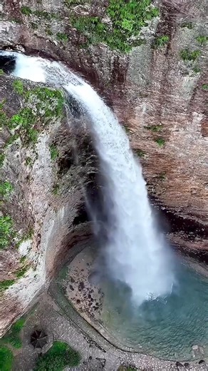 🌄 Venture into Yandang Mountain, a geological wonder that stands the test of time. With every step, you'll be walking on the footprints of history. Come, immerse yourself in the awe-inspiring works of nature and the tranquility of time.🌳🏞️ 🎥: xiaohongshu-旅途随心享 📍Yueqing City, Wenzhou City, Zhejiang Province #Zhejiang #BeautyOnTheJourney #Travel #Tourism #TravelMaven #TravelChina #BeautifulDestinations #TravelDestinations #InspiringScenery #NatureAdventures | Fantastic China