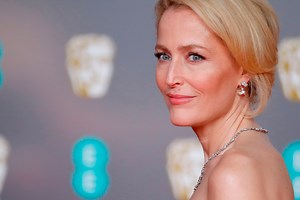 Exactly How Gillian Anderson Looks This Damn Good at 52