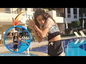 Desafio do copo na piscina *challenge pool* - MARI BRITO COM VOCÊS