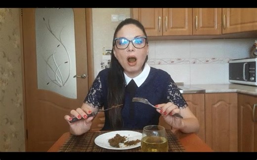 She loves eating her own shit