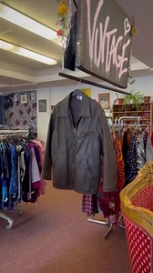 Wir haben alle Shops mit vielen neuen Secondhand & Vintage Teilen für den Winter für euch aufgefüllt! 💚 | Humana Secondhand & Vintage