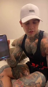 39K views · 1.2K reactions | Siri VS Alexa. 藍 | Yeferson y Cintia | Facebook