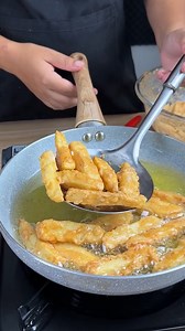 Papas fritas con huevo crujiente y sazonadas. | Recetas con Sabor
