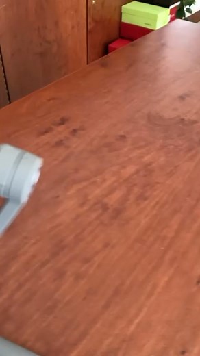 Have you ever heard of “augmented reality”? It’s a technology that leverages 📱 mobile device displays, wearable devices, vehicle windows, and interactive storefronts to add information to what we see. Paoul has also experimented with it on its products, through the stimulus of Tommaso Zanin and the elaboration of his company Via Made in Italy. A great opportunity to put technology at the service of environmental sustainability! 🌱 Hai mai sentito parlare di “realtà aumentata”? Si tratta di una 